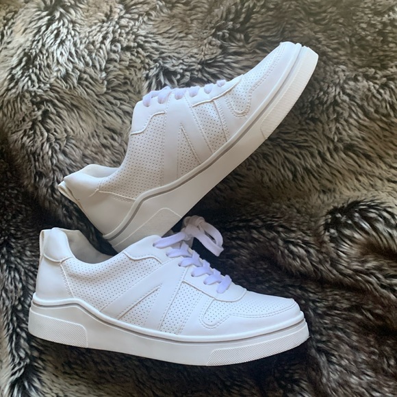 BKE Esanti Womens White Perforated Fashion Sneakers- Host Pick - Picture 3 of 11